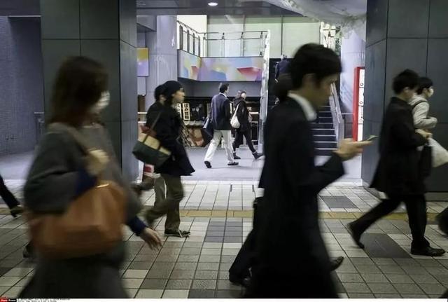 六点半电脑自动关机，日本“强制下班”竟没人买账？