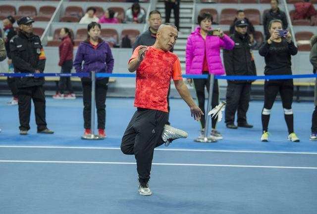 京津冀高手云集奥运村，小小鸡毛毽玩出大花样