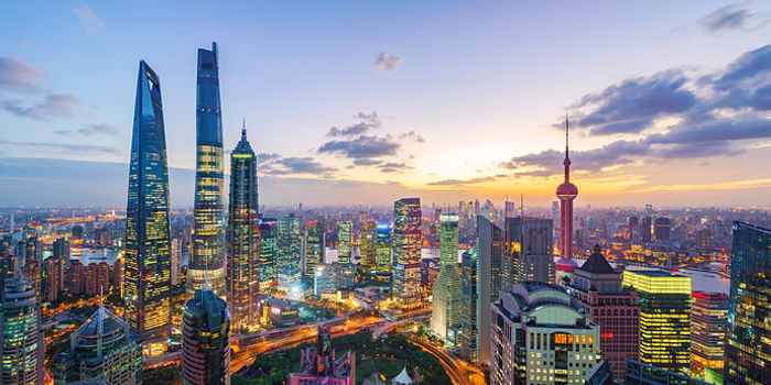 坚决打赢防范化解重大风险攻坚战!市委常委会