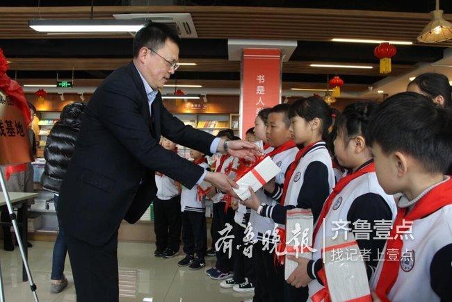 书店变身阅读实践基地 助力书香校园文化建设