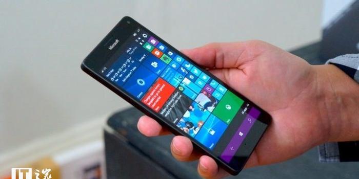 微软Lumia 950\/XL原型机新奇手势曝光:握机不