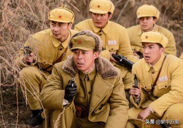 中国军队的军服颜色，1947年，为何从灰色变成了土黄色？
