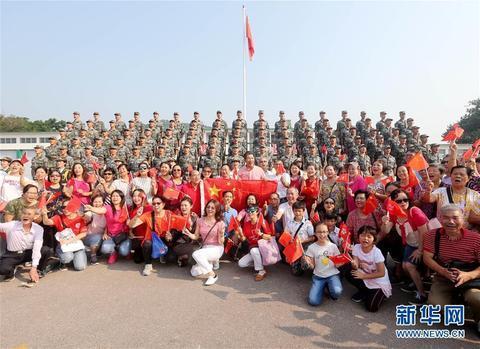 解放军驻香港部队与市民共同庆祝国庆70周年见闻