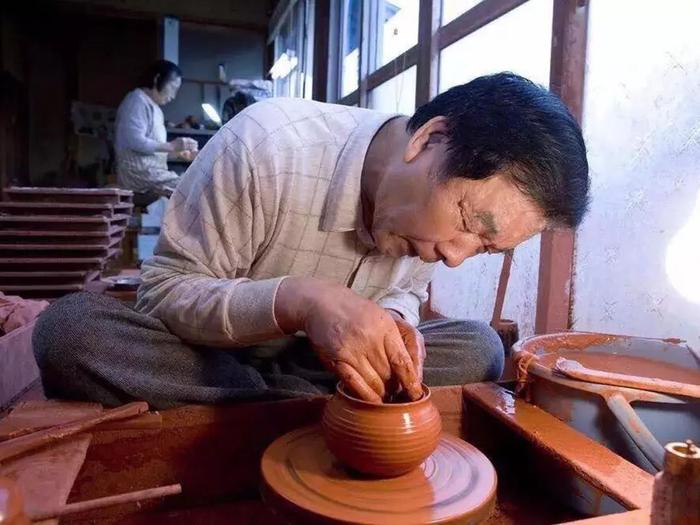 一个执着的日本匠人，把宋代瓷器瑰宝“天目釉”烧在了茶壶上