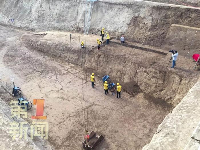 秦公一号大墓发掘 :发现247个历史盗洞，出土文物超过3500件！
