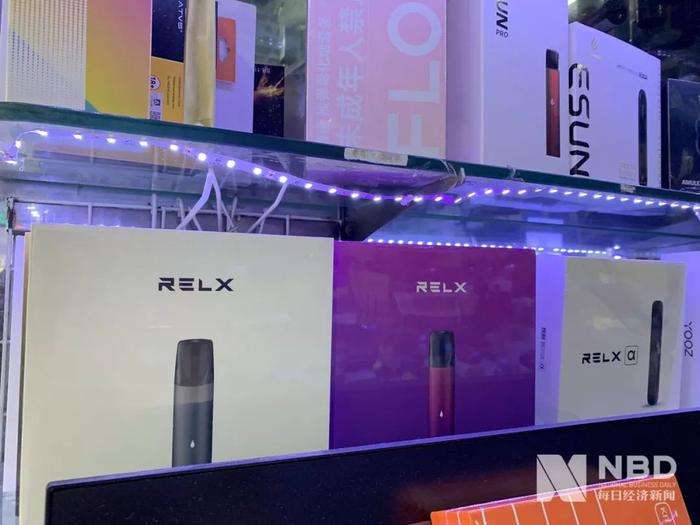 电子烟商铺售卖的悦刻电子烟 图片来源:每经记者 刘玲 摄