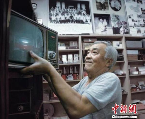 济南七旬老者和他的家庭博物馆：万件藏品讲述70年变迁