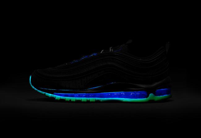 3M 条纹 + 夜光外底！双重炫光的 Air Max 97 现已发售！