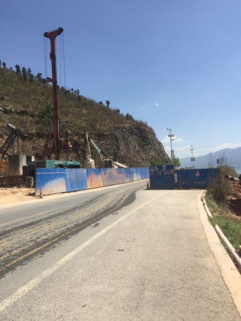 环海公路上的工地