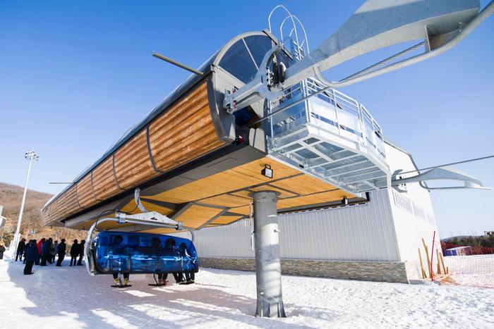 跨界冰雪旅游产业 世茂莲花山滑雪场喜迎世界顶级赛事