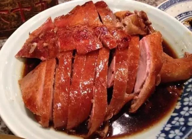 南京烤鸭 vs 北京烤鸭，都是烤鸭区别怎么这么大呢？