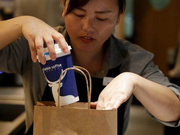 瑞幸上市 难喝的咖啡和好看的财报