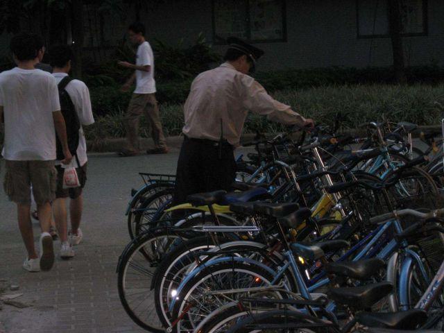 ONE DAY||最暖心的坚守，江苏大学保安人的一天