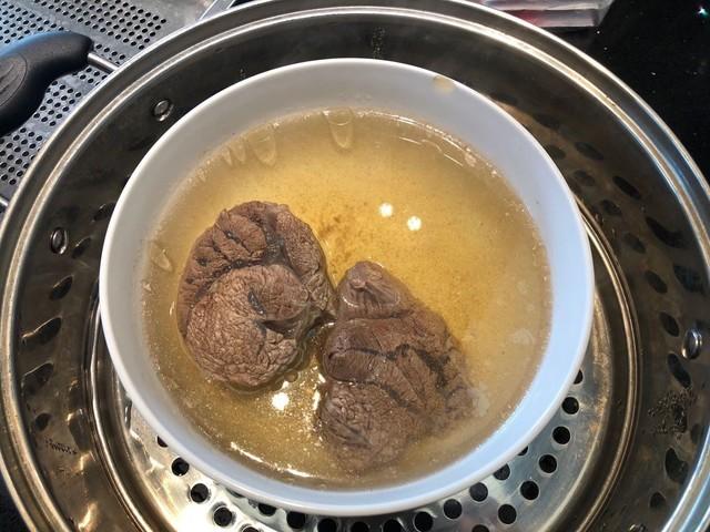 普通蒸锅中的牛腱肉