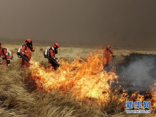 内蒙古呼伦贝尔新巴尔虎左旗发生草原火灾
