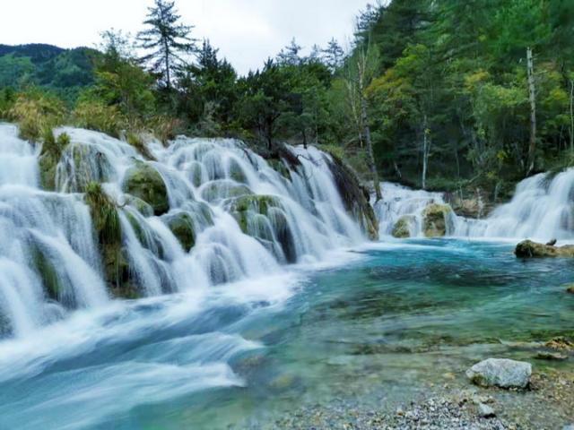 九寨沟景区9月27日局部开园 双龙海瀑布形成新景观