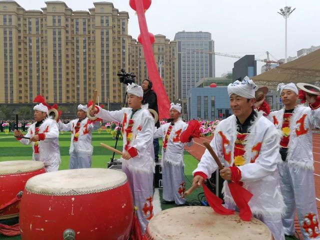 这所中学开学典礼跨越苏陕两地！来看现场连线直播盛况...