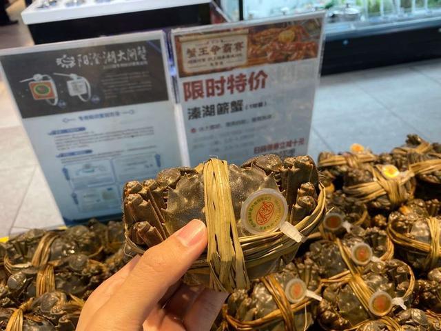 好蟹无须冒名穿马甲 溱湖蟹王蟹后南京拍出4350元