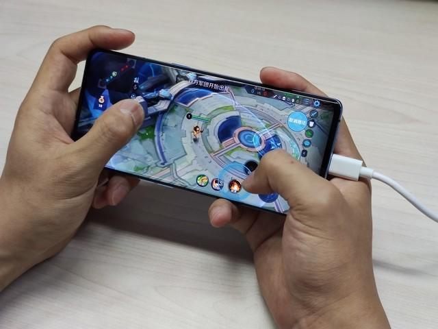 Reno4 Pro边充边玩