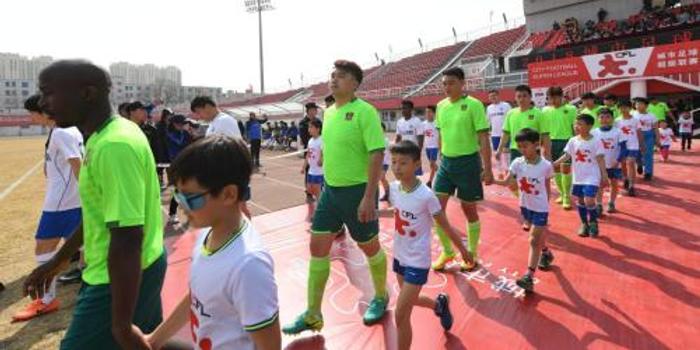 小马丁内斯重返中国足坛 助北京队取城超开门