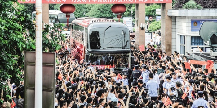 高考放榜日也是复读报名时 毛坦厂中学的复读