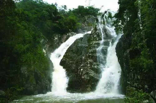 这些瀑布承包了海南夏天的清凉，翻山越岭也值得去一趟！
