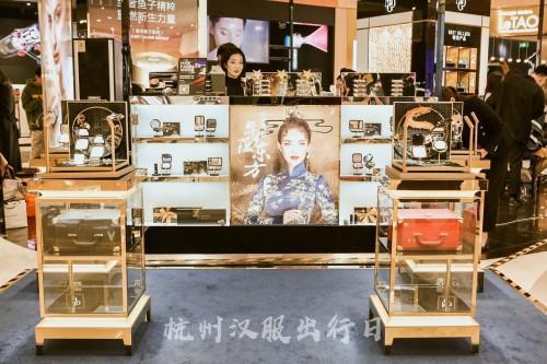 锦裳汉服掀起国风热潮，毛戈平美妆助力传承文化之美
