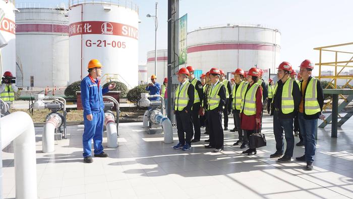 中国石化无锡石油公司邀请公众走进库站探秘开启“智慧”之旅