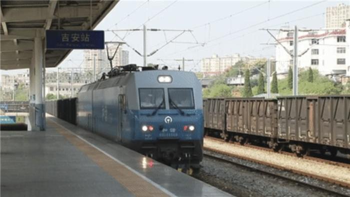 浩吉铁路正式开通运营：全长1800余公里，时速120公里