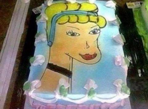 迪士尼公主蛋糕成“车祸现场” 灰姑娘怎么斗鸡眼了？