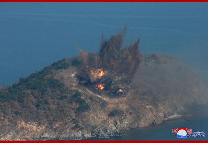 金正恩观摩朝鲜空军飞行大赛 提出发展航空武力纲领性任务