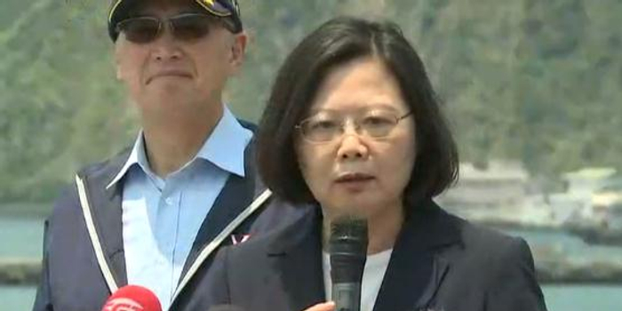 解放军18日台海演习 蔡英文故作镇定:我还要出