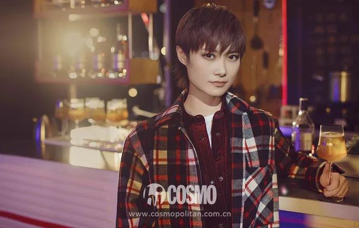李宇春外套:MO&Co。