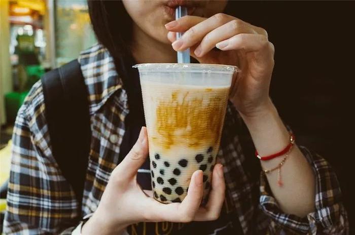(图片来源:去哪儿网友分享 图片说明:“青蛙撞奶”——黑糖珍珠奶茶最早起源于台湾。)