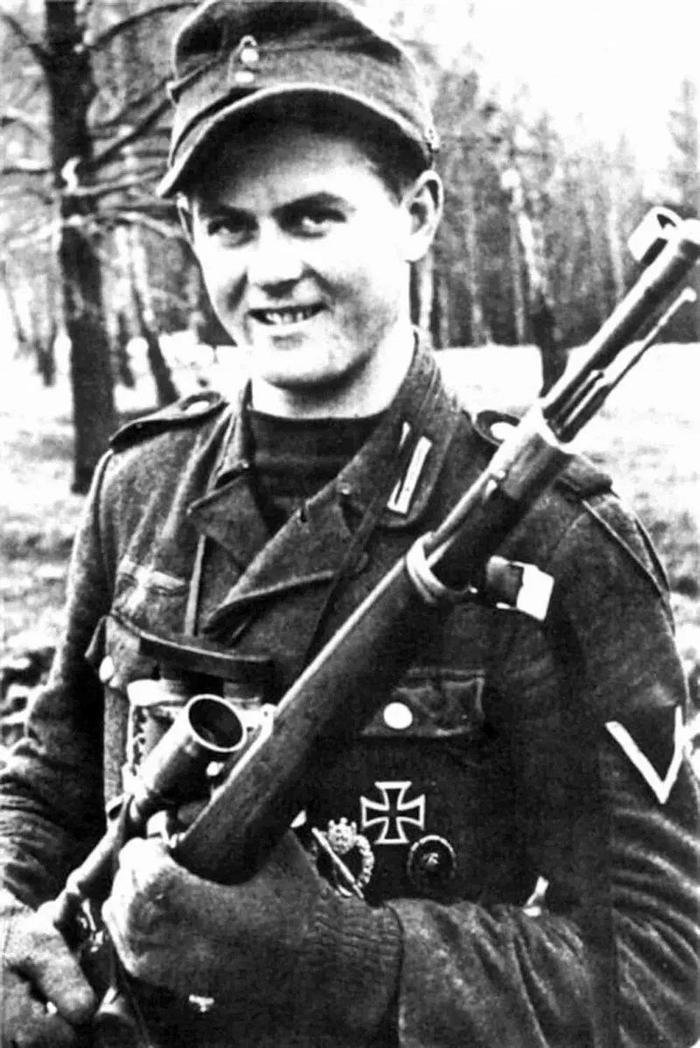 二战德军头号王牌狙击手，98K杀敌345人，曾命中千米外敌军