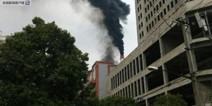 西安一热力公司传出爆炸声 现场浓烟滚滚