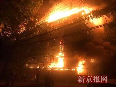 南宁一在建工地突发大火，致2人死亡！起火原因已初步查明