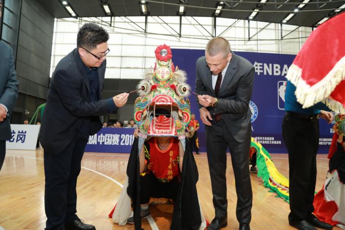 2018NBA中国赛于深城举办启动仪式 书法家与麒麟舞助阵现场