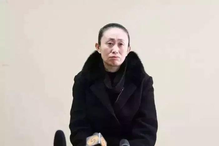 泪崩！江歌妈妈安慰章莹颖爸爸：我劝你坚强，却不知该如何坚强。毁掉父母，到底有多容易？