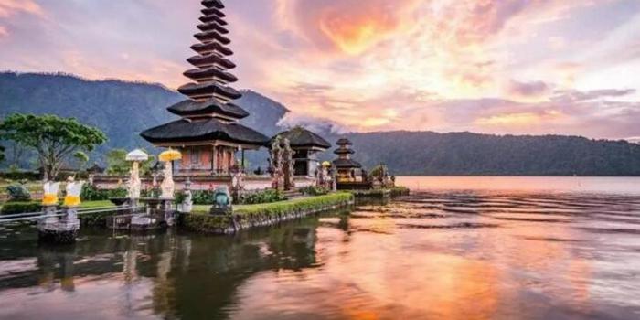 巴厘岛频传游客冒犯庙宇事件 官员称游客素质