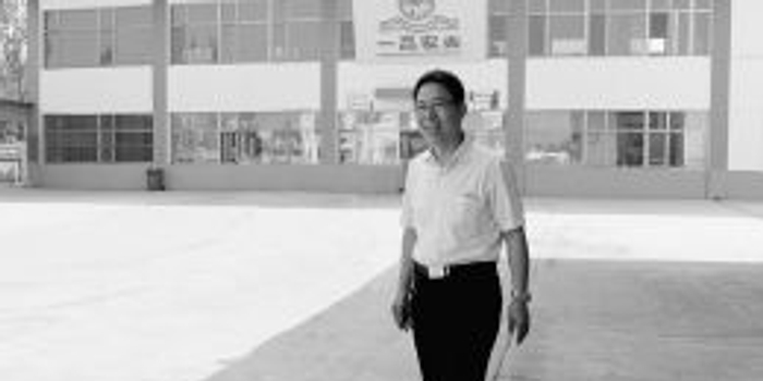 从工地小工到建筑行业老板 自己富了,但他不忘
