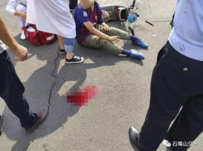 警示丨宁夏男子骑电动被撞伤，交警认定他负全责！