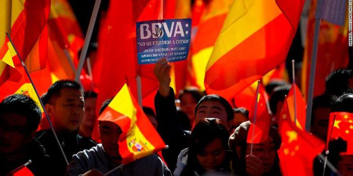 西班牙BBVA银行就冻结华人账户道歉 否认种族