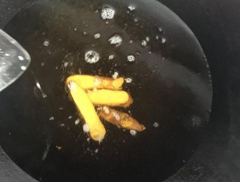 炸小鱼别老放面粉了 换成它 炸好的鱼金黄酥脆
