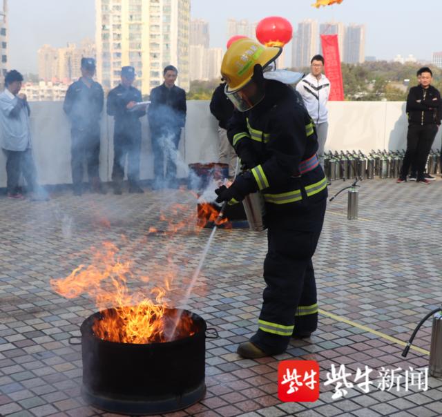 灭早、灭小和3分钟到场扑救，南京鼓楼区数十家微型消防站“比武”