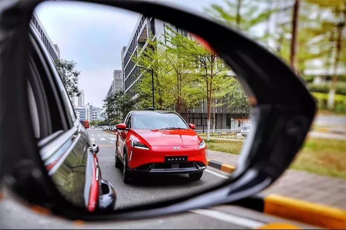 中国第一台纯正“互联网汽车”发布，运用AI智能，可自我升级！