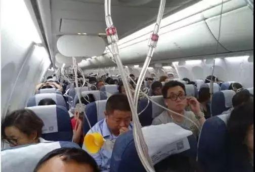 国航副驾竞在飞机上吸烟，客机剧降氧气面罩掉落……开了他！