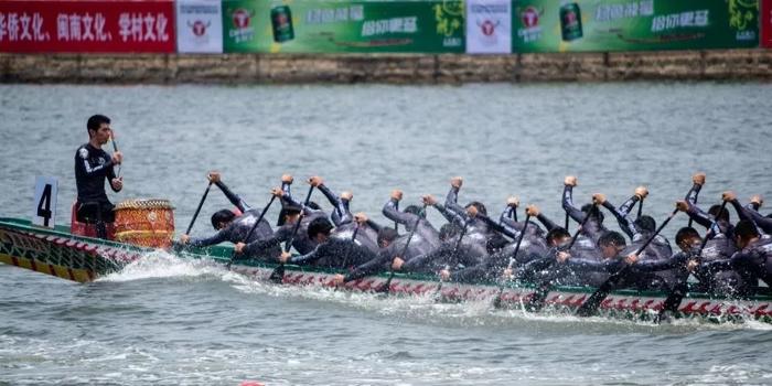 集美大学在2018年海峡两岸龙舟赛获佳绩