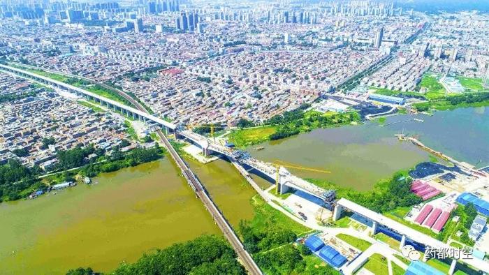 城建 | 【航拍】震撼！从涡河上空俯瞰亳州第一条高铁线！