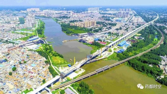 城建 | 【航拍】震撼！从涡河上空俯瞰亳州第一条高铁线！